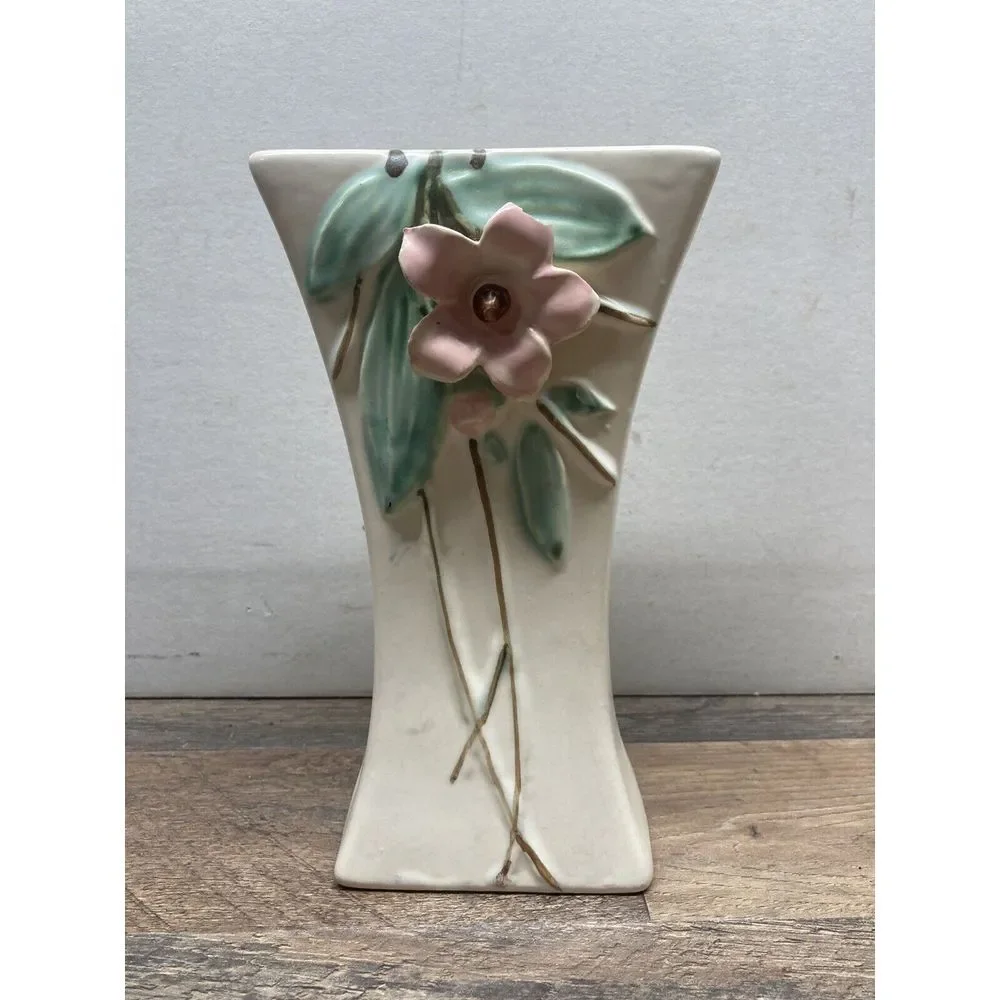 Vintage McCoy  Blossomtime  flower vase.‎ (Chipped Flower)